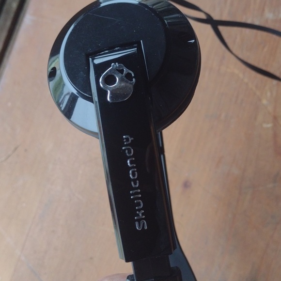 Skullcandy Black On-Ear Headphones NWOT - Picture 2 of 3
